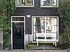 Huis met zandstenen onderdelen van de gevelhals