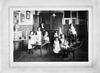 Speelschool in 1912, de kleine meisjes brachten hun tijd door in een speellokaal. - Amsterdam - 20014537 - RCE -  Maagdenhuis: speelschool in 1912, de kleine meisjes brachten hun tijd door in een speellokaal. 