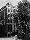 Hoekhuis met pilastergevel