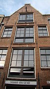Pakhuisgroep met twee puntgevels