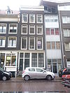 Pand met gevel met rechte lijst