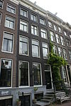 Pand met gevel onder rechte triglyfenlijst