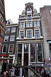 Pand met pilaster-halsgevel met oeils-de-boeuf