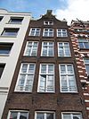 Pand met ingezwenkte halsgevel