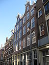 Pand met ingezwenkte halsgevel