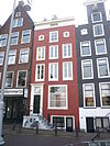 Pand met gevel waarvan de hals is vervangen door een rechte lijst