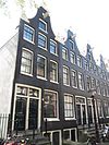 Pand met ingezwenkte halsgevel