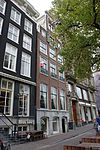 Pand met halsgevel