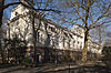 Artis Volharding 2 -  Artis, Amsterdam. Naar eclectisch ontwerp van A.L. van Gendt in 1886 gebouwd voormalig Etnografisch Museum. In de ruime zalen van de etage werd de verzameling etnografica opgenomen. Later is het Etnografisch Museum uit Artis verdwenen en naar het Tropeninstituut overgebracht. In 1923 werd hierin het ZoÃ¶logisch Laboratorium van de Universiteit van Amsterdam gevestigd. Het gebouw werd toen door B.J. OuÃ«ndag verbouwd. Er ontstonden een auditorium, collegezalen en een woning voor de amanuensis. …