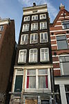 Pand met gevel onder rechte lijst