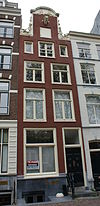 Pand met halsgevel