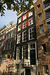 Pand met gevel onder rechte lijst