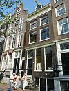 Pand met gevel onder rechte lijst met dakkapel