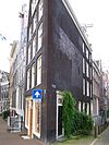 Hoekhuis met puntgevel