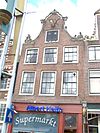 Nieuwmarkt 18 top - This image was uploaded as part of Wiki Loves Monuments 2011. Afrikaans | Ð±ÐµÐ»Ð°Ñ€ÑƒÑÐºÐ°Ñ | Ð±ÐµÐ»Ð°Ñ€ÑƒÑÐºÐ°Ñ (Ñ‚Ð°Ñ€Ð°ÑˆÐºÐµÐ²Ñ–Ñ†Ð°)â€Ž | brezhoneg | catalÃ  | ÄeÅ¡tina | dansk | Deutsch | Zazaki | English | Esperanto | espaÃ±ol | eesti | franÃ§ais | Frysk | galego | Alemannisch | ×¢×‘×¨×™×ª | magyar | italiano | LÃ«tzebuergesch | Ð¼Ð°ÐºÐµÐ´Ð¾Ð½ÑÐºÐ¸ | à´®à´²à´¯à´¾à´³à´‚…