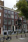 Huis met gevel onder rechte lijst