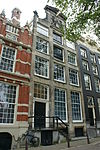 Pand met zandstenen halsgevel