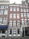 Prins Hendrikkade 67, Amsterdam -  Building with gable under straight cornice with consoles.  Pand met gevel onder rechte lijst met consoles 