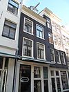 Pand met gevel onder rechte lijst