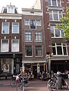Huis met gevel onder rechte lijst