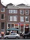 Huis met gevel onder rechte lijst