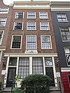 Huis met gevel onder rechte lijst