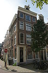 Pand met halsgevel