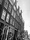 WLM - andrevanb - amsterdam, binnen bantammerstraat 4 - Binnen Bantammerstraat 4 is het middelste huis (3de van links, 3de van rechts) Links daarvan = nr 6, rm=306. Rechts, naast het hoekhuis, = nr 2, rm=302 