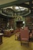 Interieur van de bibliotheek Ets Haim van de Portugese Synagoge te Amsterdam