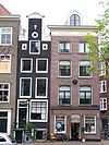 Pand met halsgevel met twee oeils-de-boeuf en empire deur