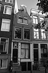Pand met klokgevel met rollagen