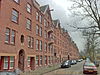 Amsterdam - Zaanstraat.JPG -  Spaarndammerdijk 240, Amsterdam-West, Spaarndammerbuurt, Zaanhof. Sociale woningbouw van woningbouwvereniging Patrimonium. Architecten Tj. Kuipers en A.U. Ingwersen, ontworpen in 1915-1916, voltooid 1919. 