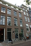 Pand met gevel onder rechte lijst