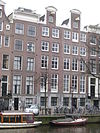 Pand met gevel onder rechte lijst