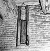 Interieur begane grond zuidvleugel ventilatie gaten in zuidmuur - Amsterdam - 20011464 - RCE -  West Indisch Pakhuis: interieur begane grond zuidvleugel ventilatie gaten in zuidmuur 