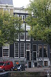Pand met gevel onder rechte lijst
