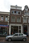 Pand met gevel onder rechte lijst