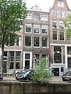Pand met gevel waarvan het bovenstuk en de lijst