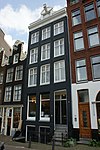 Pand met gevel onder rechte lijst