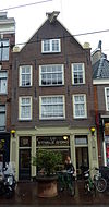 Huis waarvan de gevel wordt bekroond door een latere punttop