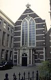 Waal1 -  Waalse Kerk, Amsterdam: Gevel aan Walenpleintje. De foto stond hier en werd gebruikt op deze pagina.  The Waalse Kerk in Amsterdam, The Netherlands.