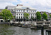 Amsterdam CarrÃ© Amstelsluizen - Koninklijk Theater CarrÃ©, Amsterdam. Op de voorgrond de monumentale Amstelsluizen. 