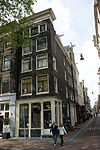 Pand met gevel onder rechte lijst