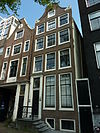 Pand met gevel onder klokvormige top