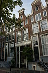 Pand met gevel onder klokvormige top