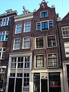 Pand met ingezwenkte halsgevel