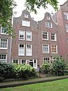 Pand met ingezwenkte halsgevel