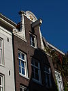 Pand met halsgevel
