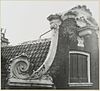 Zicht op deel geveltop met hijsbalk en voluut - Amsterdam - 20319368 - RCE -  Geveltop: Zicht op deel geveltop met hijsbalk en voluut 