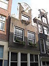 Huis met halsgevel